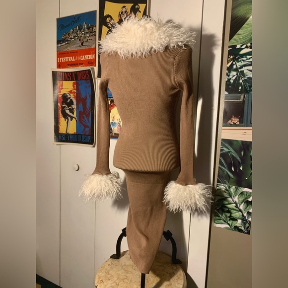 Brown and white knit tight dress w/ faux fur lining - Picture 2 of 5